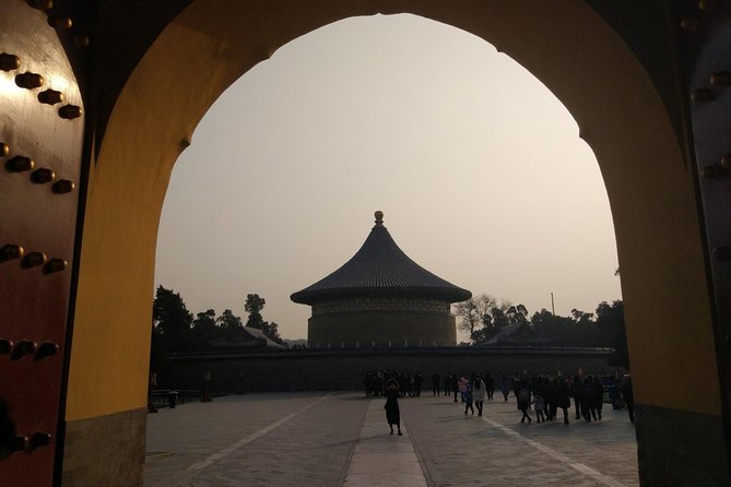 3-Day Beijing Hightlight Tour with Optional Peking Duck & Show - Day 1: Tiananmen Square, the Forbidden City, and old Beijing