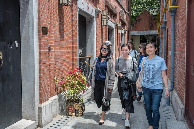 3-hour Morning/Afternoon Tea Tasting on Maliandao Street & Dimsum - A dim sum meal with familiar and adventurous choices