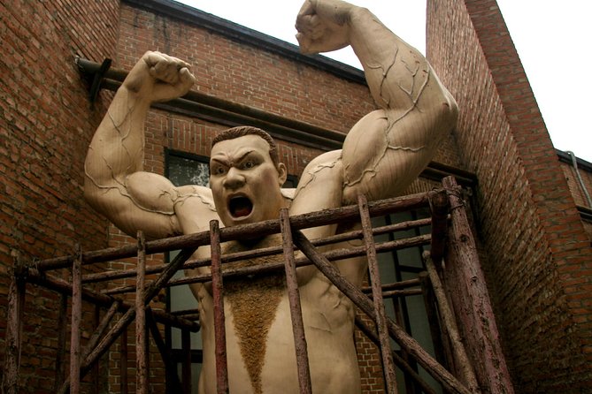 6-Hour Private Beijing Tour: Flower and Fish Market, Panjiayuan Antique Market and 798 Art Zone - Panjiayuan Antique Market and the art of browsing