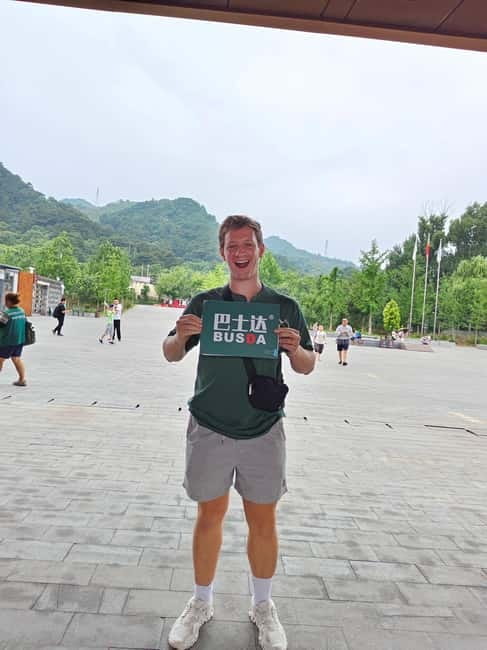 Afternoon Bus Transfer to Mutianyu Great Wall + Entry Ticket - Guides, communication, and the human side of the trip