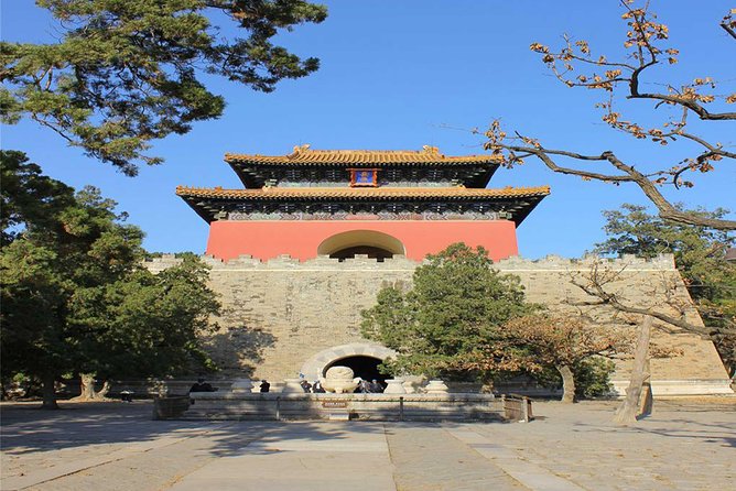 Badaling Great Wall and Ming Tombs Day Tour from Beijing - The jade factory and tea stop