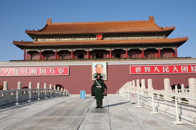 Beijing 2-Day Tours: Great Wall, Forbidden City & Top Highlights - A rickshaw through the old hutongs