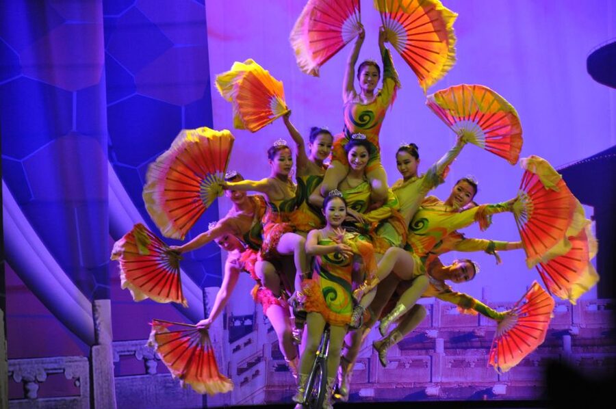 Beijing: Acrobatic Show with Peking Duck Dinner Private Tour - Why this Beijing evening works so well
