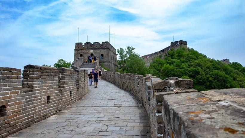 Beijing: Badaling Great Wall Day Tour With Ticket - What the guides add to a self-guided walk
