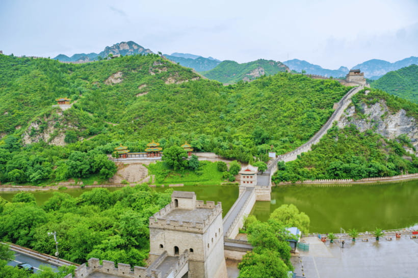 Beijing: Huanghuacheng Lakeside Great Wall Bus/Private Tour - Guides, drivers, and the level of help you receive