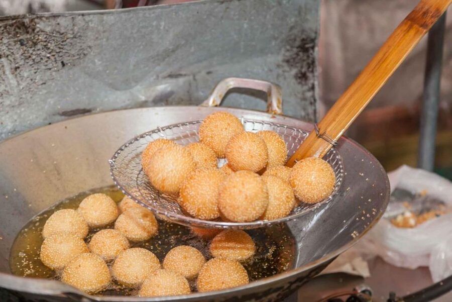 Beijing: Hutong Culinary Walking Tour with 15+ Tastings - The first bites: sesame cakes, ma hua, and jianbing
