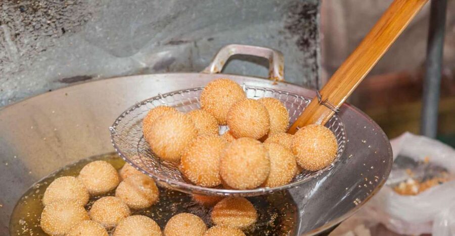 Beijing: Hutong Culinary Walking Tour with 15+ Tastings - Dumplings and noodles bring regional variety