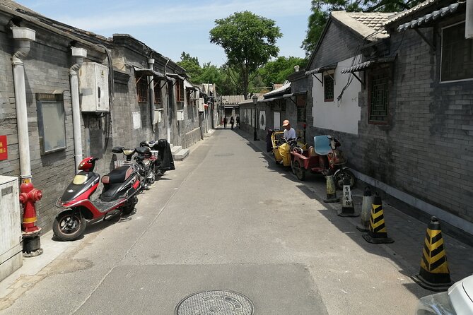 Beijing Hutongs Walking Tour - What the guide adds to the experience