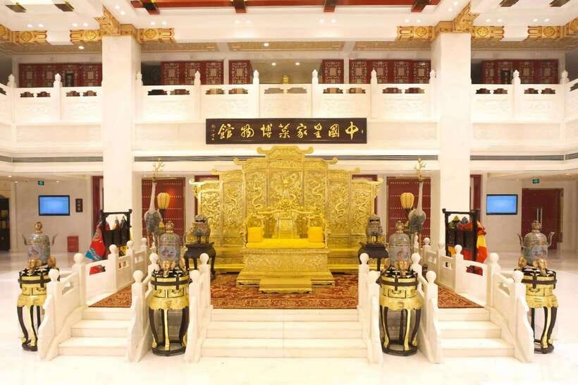 Beijing: Imperial Cuisine Experience & Cultural Performance - The palace-style dining room