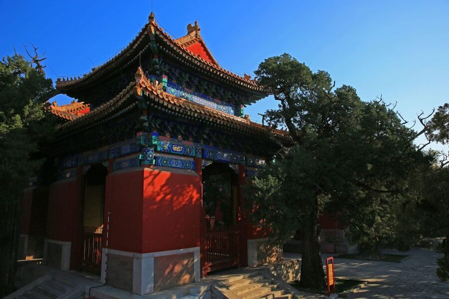 Beijing: Lama Temple, Confucius Temple and Guozijian Museum - Walking through the lanes to Confucius Temple