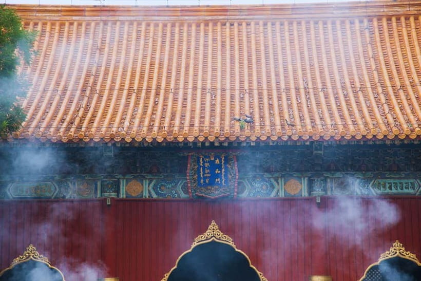 Beijing: Lama Temple E-Ticket or Full-Day Guided City Tour - Lama Temple, incense, and the giant Maitreya Buddha