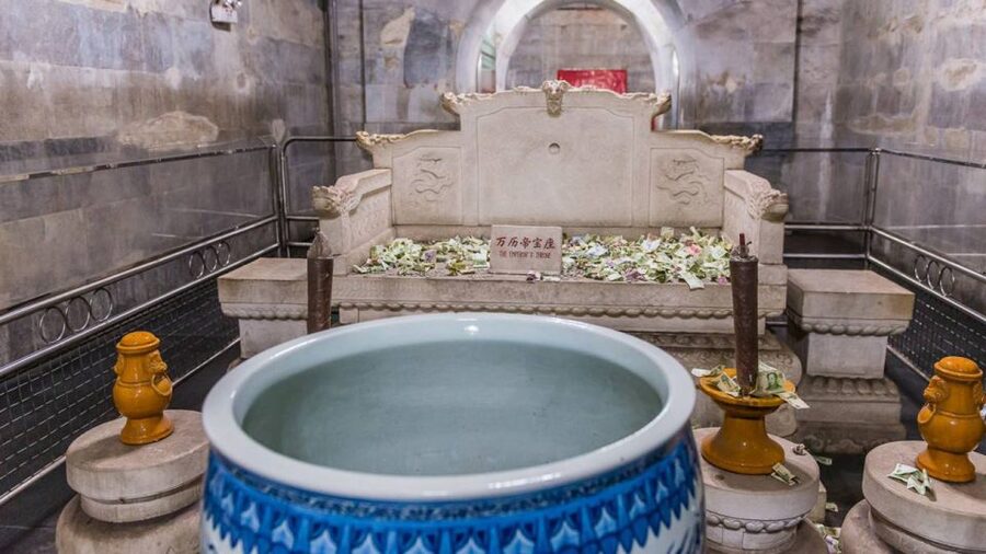 Beijing: Longqing Gorge, Ming Tombs & Lunch Private Day Tour - Dingling and the Ming Tombs