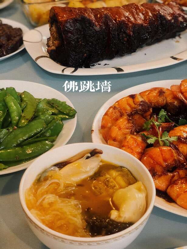 Beijing Market Tour with 10-course Family Feast - An hour among Beijing market stalls