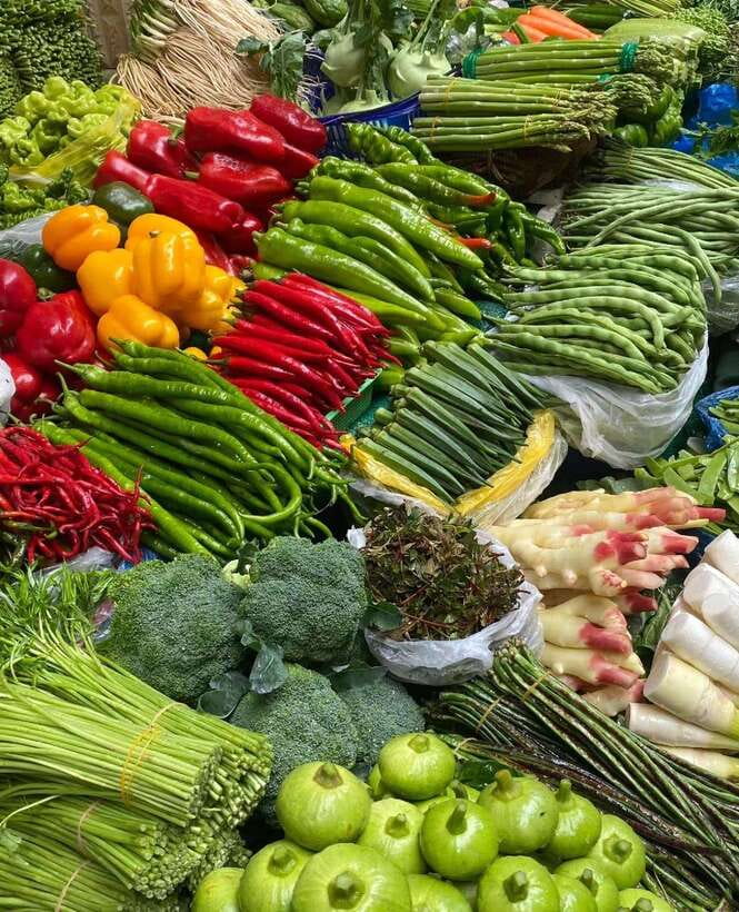 Beijing Market Tour with 10-course Family Feast - What the Liaogongzhuang meeting point means for your day