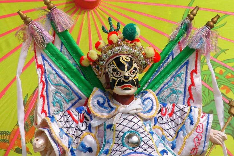 Beijing: Must-See Peking Opera at Liyuan Theatre Ticket - Entering Liyuan Theatre after the long pause