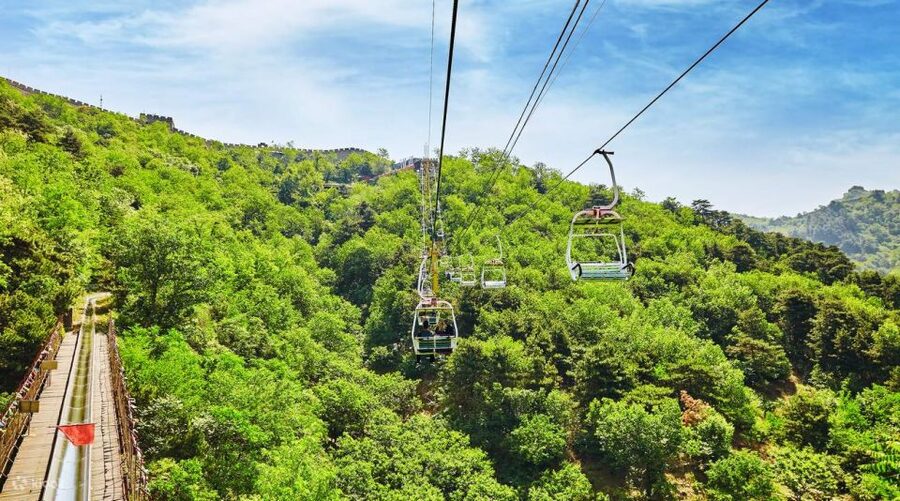 Beijing:Mutianyu/Badaling Great Wall Tour with VIP Fast Pass - Badaling: famous, efficient, and busier