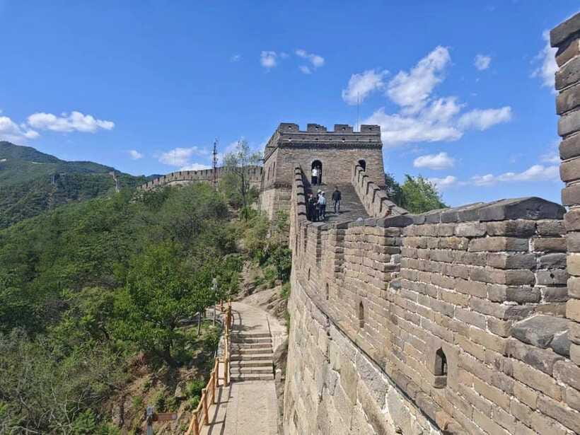 Beijing: Mutianyu Great Wall and Summer Palace Private Tour - Guides who add practical help