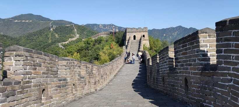 Beijing: Mutianyu Great Wall Private Layover Tour - Reaching the Wall and choosing your route upward