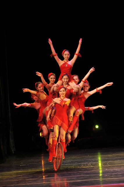 Beijing Night Tour with Acrobatics Show & PekingDuck Dinner - A five-hour Beijing evening that keeps things simple