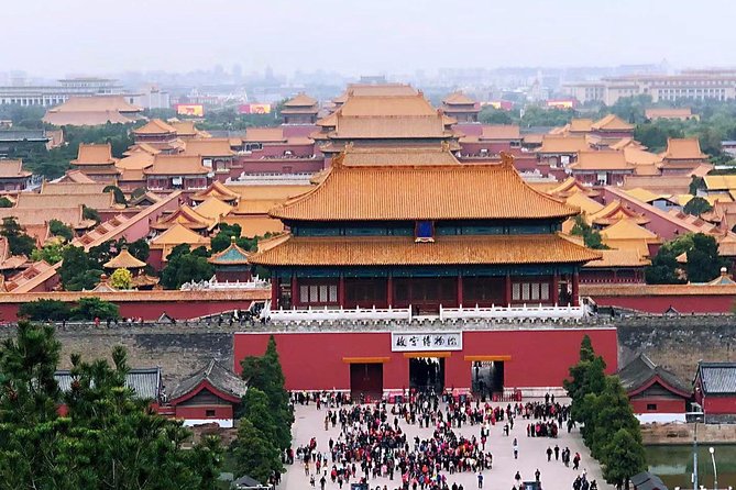 Beijing Private Tour: 2 Days Forbidden City and Mutianyu Great Wall VIP Tour - A rickshaw through the hutongs brings the city down to street level