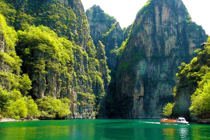 Beijing Private Tour to Badaling Great Wall and Longqing Gorge with Boat Ride - Guides make the biggest difference