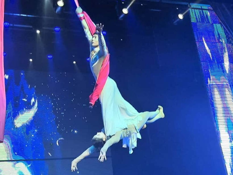 Beijing: Qinle Palace Acrobatics Show Ticket - The theater and production quality