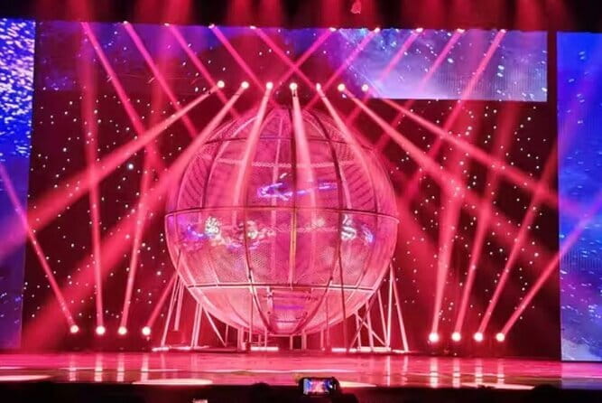 Beijing Red theatre Acrobatics Show Ticket - Red Theatre stunts in a one-hour format