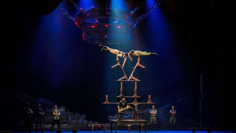 Beijing: Red Theatre Acrobatics Show Ticket-Local Must-See - Ball skills and the importance of timing