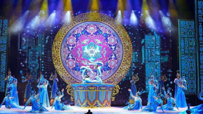 Beijing: Red Theatre Acrobatics Show Ticket-Local Must-See - Getting to the theater and collecting your ticket