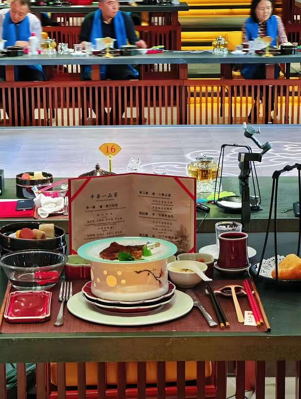 Beijing Royal Banquet with Chinese culture prefermance - What the Yuxiandu setting adds to the meal