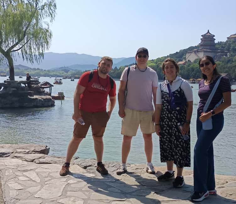 Beijing: Summer Palace 3 Hours Guided Tour with Entry Ticket - Walking beside Kunming Lake