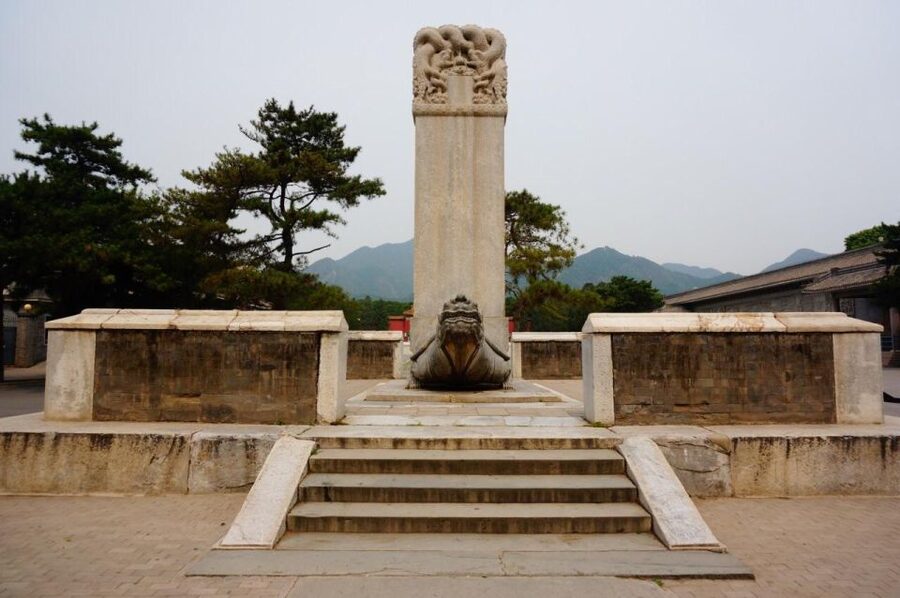 Beijing: Summer Palace, Sacred Road&Ming Tombs Private Tour - Optional dragon boat views on Kunming Lake