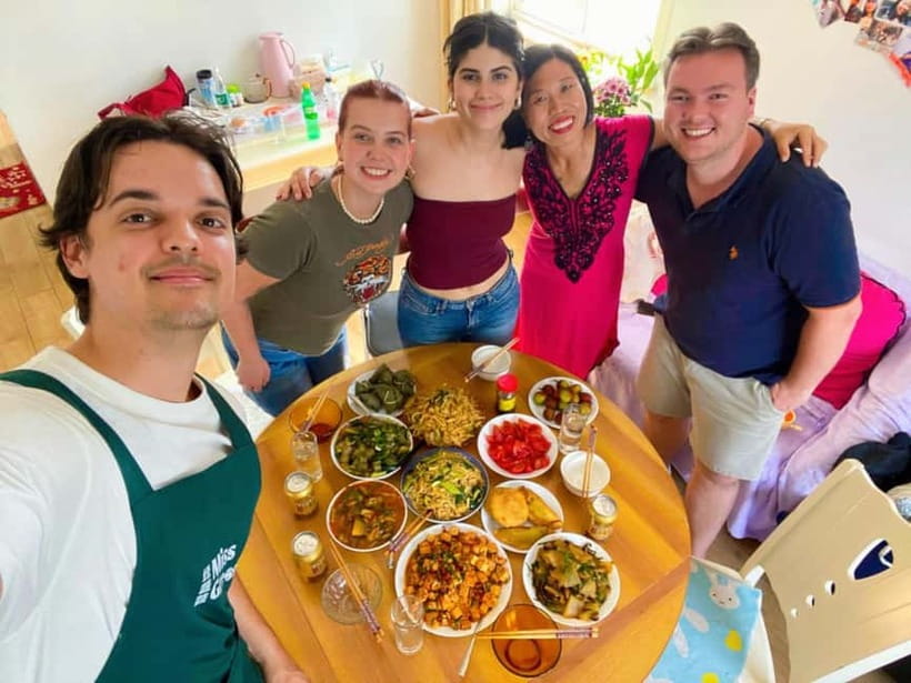 Beijing: Vegan Home Cooking & Local Market Tour with Sanxia - What to expect inside the apartment