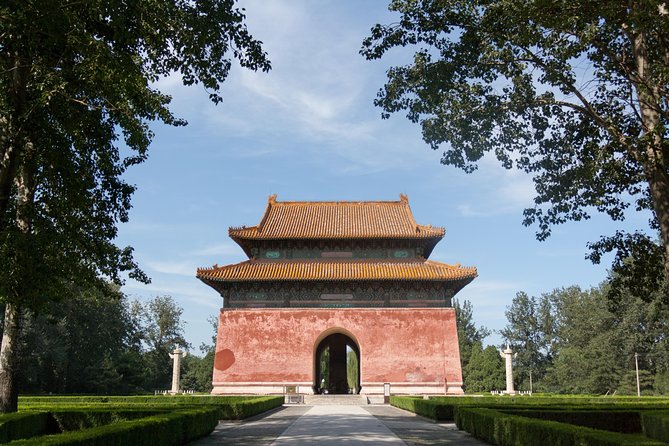 Boutique Tour: Juyongguan, Sacred Way and Dingling of Ming Tombs - What the $169.10 price really buys