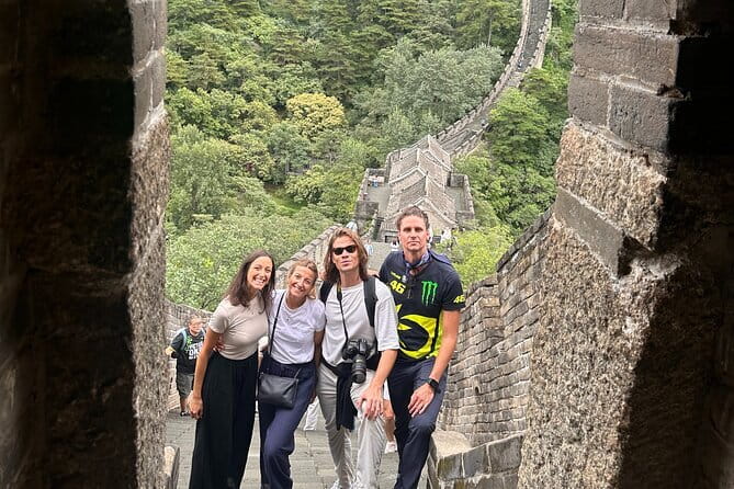 BusDa-Full-Day Bus Trips: Mutianyu, Summer & Old Summer Palaces - Timing, meeting point, and the shape of the day