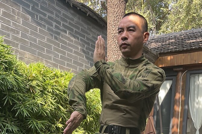 Chinese Kungfu Class Beside Fobbiden City - The first minutes: learning what kung fu means