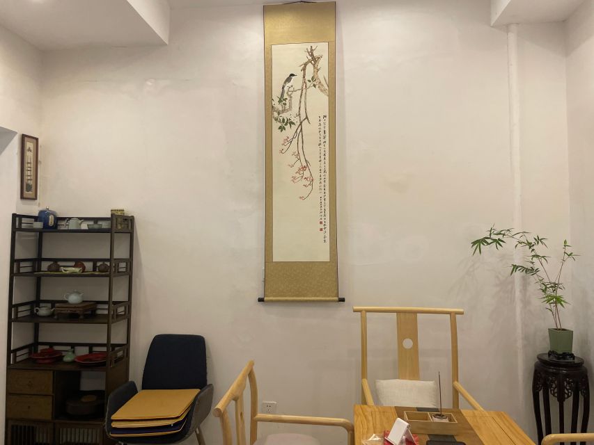 Chinese Tea ceremony in Beijing Hutong courtyard - Why the hosts matter as much as the tea