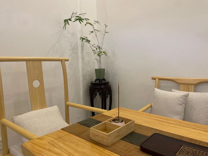 Chinese Tea ceremony in Beijing Hutong courtyard - Hutong life beyond the palace gates