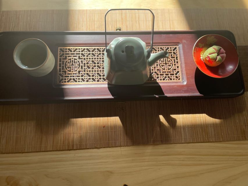 Chinese Tea ceremony in Beijing Hutong courtyard - What happens during the tea ceremony