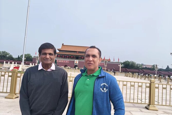 Explore Beijing's Tiananmen,Forbidden city andMutianyu with guide - Tiananmen Square in a 40-minute introduction