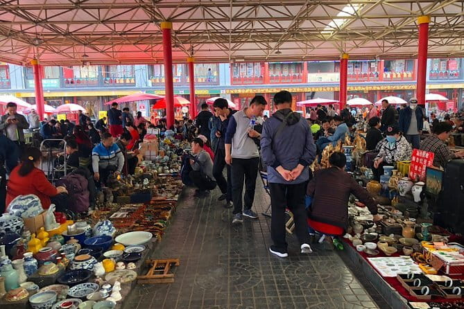 Full-Day Private Tour Panjiayuan Antique Market and Beijing Capital Museum - Key points at a glance