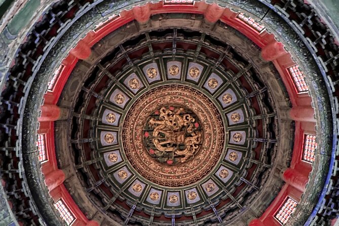 Imperial Secret-Forbidden City and Jingshan Park Small Group Tour - Climbing Jingshan Park for the best view