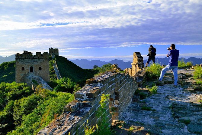 Jinshanling Great Wall Day Trip: Transfer or Guided Service - Arriving at Jinshanling and starting the walk