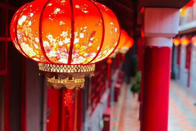 Lama Temple, Hutong and Silk & Pearl Market Private Day Tour - A five-minute pause for Beijing tea