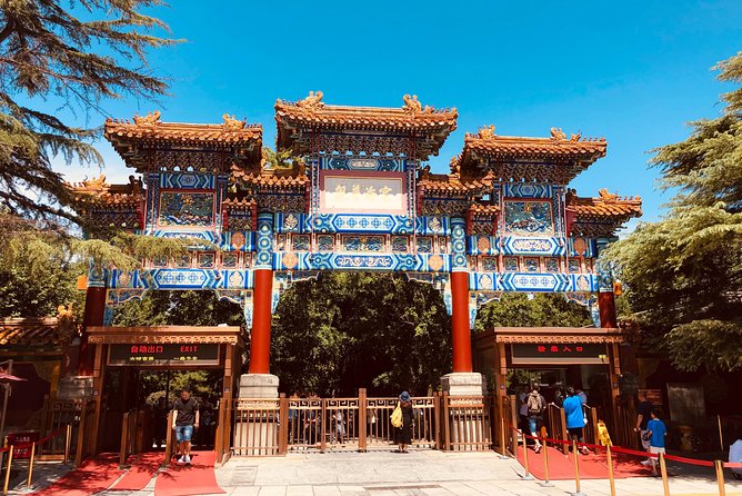 Lama Temple, Hutong and Silk & Pearl Market Private Day Tour - Hongqiao Pearl Market and the art of bargaining
