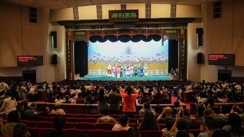 Liyuan Theater Beijing Opera Show Tickets - The makeup tells you what to watch for