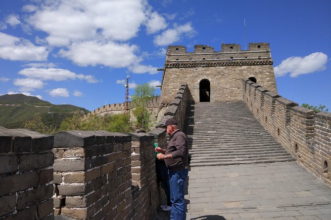 Mini Group: Half-Day Great Wall at Mutianyu Hiking Tour - What the Guide Adds to the Experience