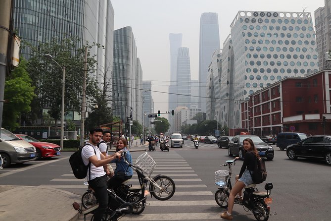 Modern Beijing Discovery by Bike - Sanlitun SOHO and the final burst of energy
