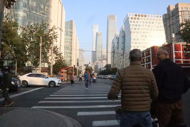 Modern Beijing Discovery by Bike - Riding with Dom and handling the e-bike