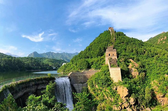 Mutianyu and Huanghuacheng Great Wall Private Tour with English Speaking Driver - Huanghuacheng: wall, water, and a different view